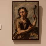 In questa fase i contrasti appaiono marcati, l�impostazione drammatica, con un forte uso del chiaroscuro. Elementi che si osservano anche nel coevo dipinto San Nicola Pellegrino